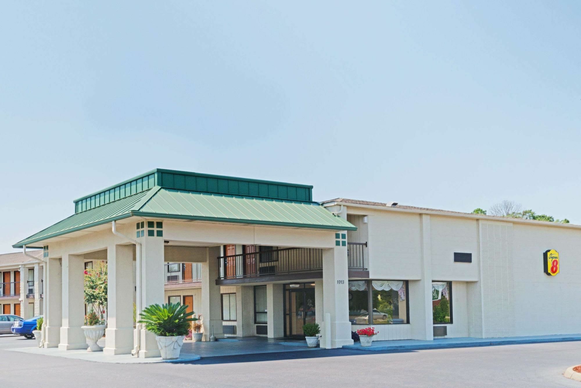 Baymont By Wyndham Troy Hotel Exterior photo